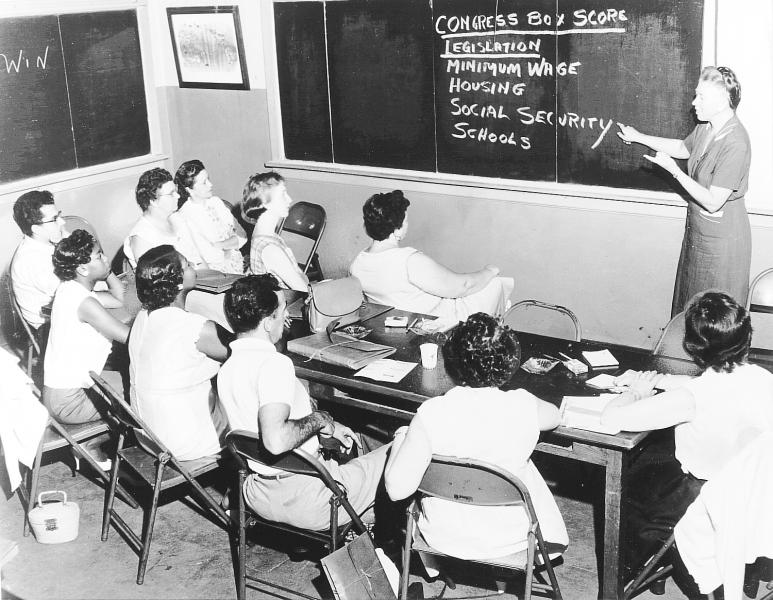 photo of Esther Peterson teaches a public affairs class